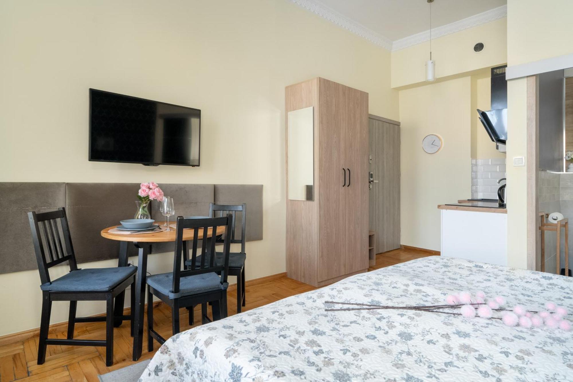 Przytulne Studia Very Berry W Poznaniu Blisko Parku By Noclegi Renters Exteriör bild