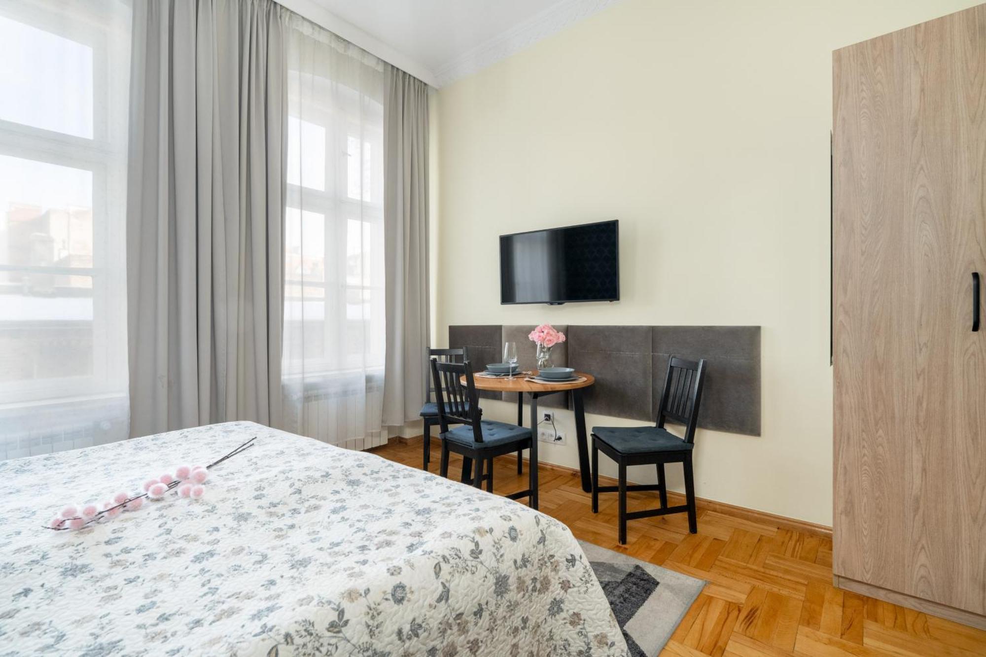 Przytulne Studia Very Berry W Poznaniu Blisko Parku By Noclegi Renters Exteriör bild